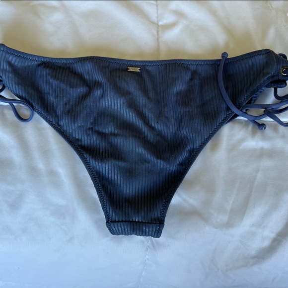 Metallic blue VS sum bottom - Picture 2 of 4